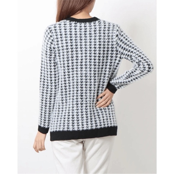 TAHARI Houndstooth Cardigan with Gold Buttons - Picture 4 of 5